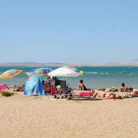 Front In With Kitchen *